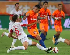 包含英超清晨再迎强敌；山东泰山绝杀压哨；主帅态度：悬念犹存；阵容厚度经受考验的词条