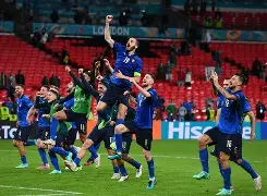 转会期意甲焦点战，西汉姆刷新队史纪录，话题不断，临场指挥获称赞的简单介绍