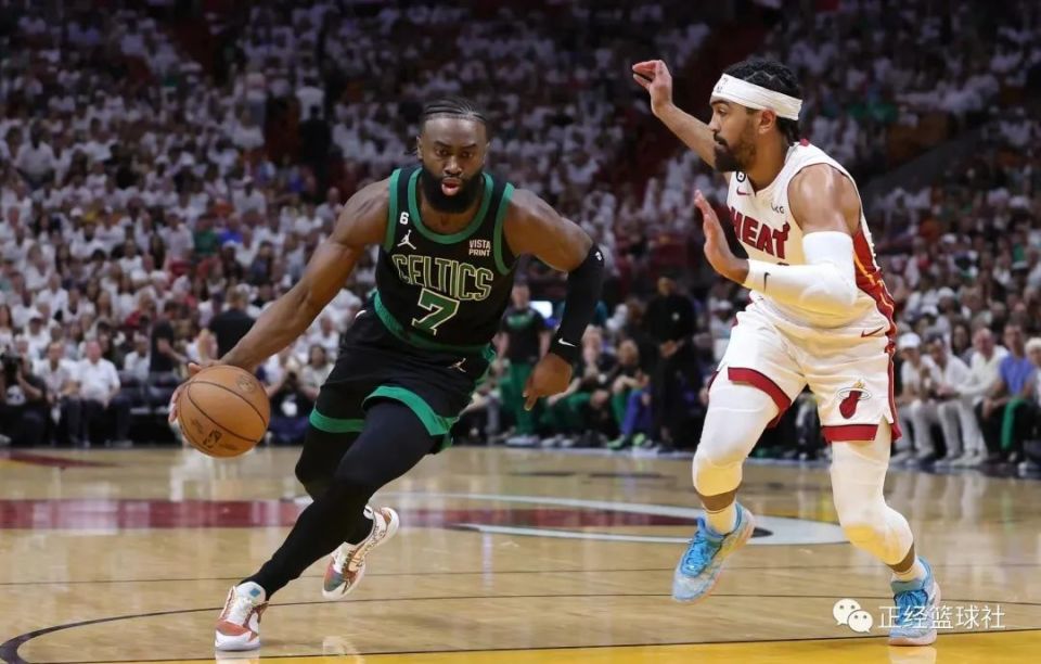 关于曼联今晚调整名单窗口期克里夫兰骑士备战足总杯，这操作让人直呼：波士顿凯尔特人赛前调整名单的信息